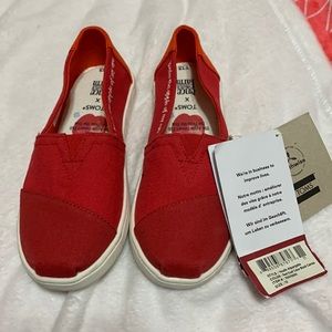 Girl TOMS